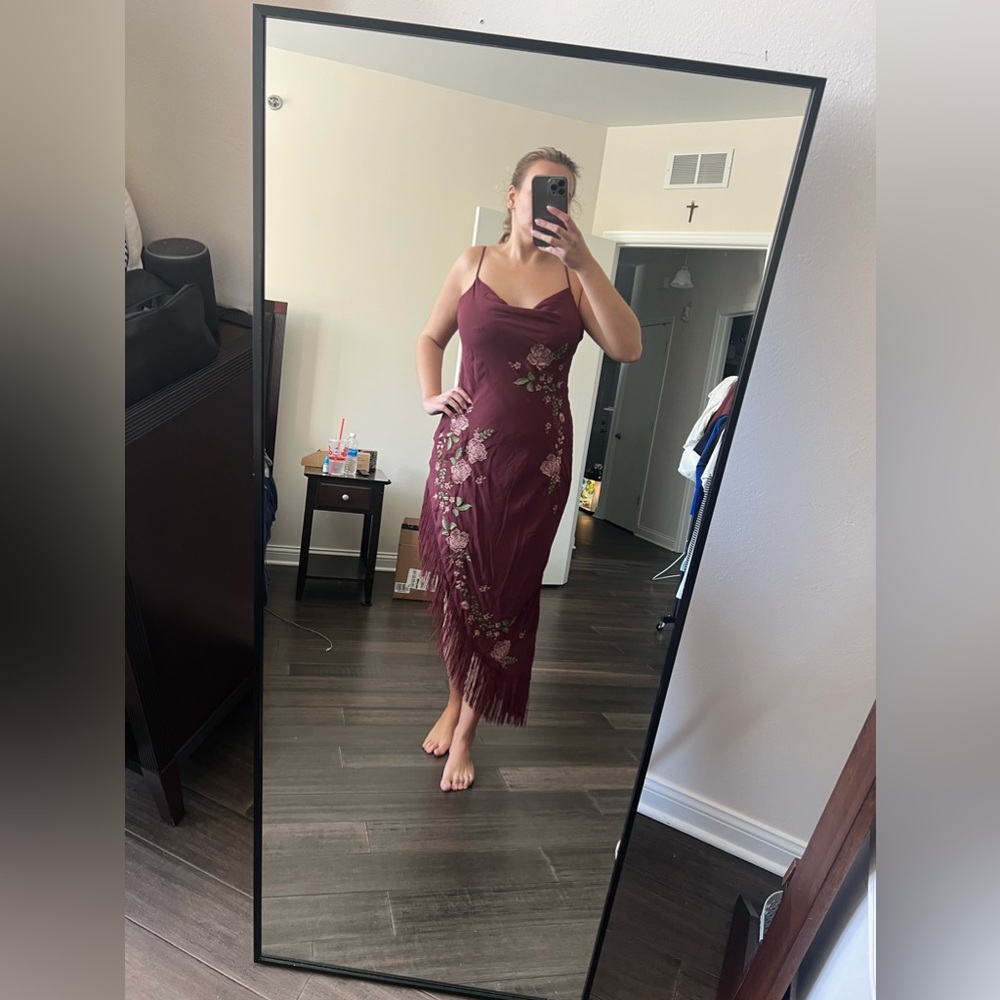 HOUSE OF CB 'Eloisa' Wine Embroidered Midi Dress size L+ - Picture 5 of 16